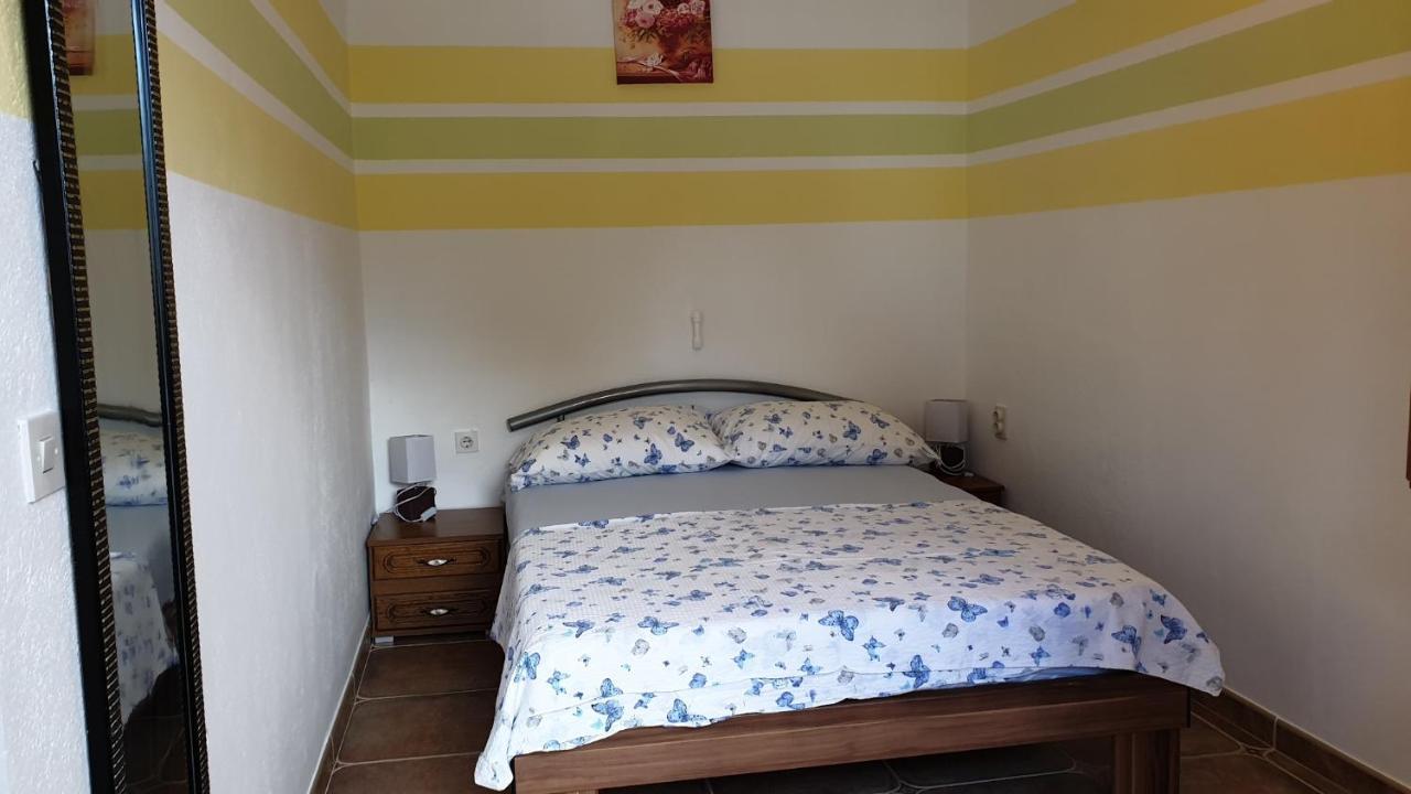 Apartmens Spiko 2 Hotel ฮวาร์ ภายนอก รูปภาพ