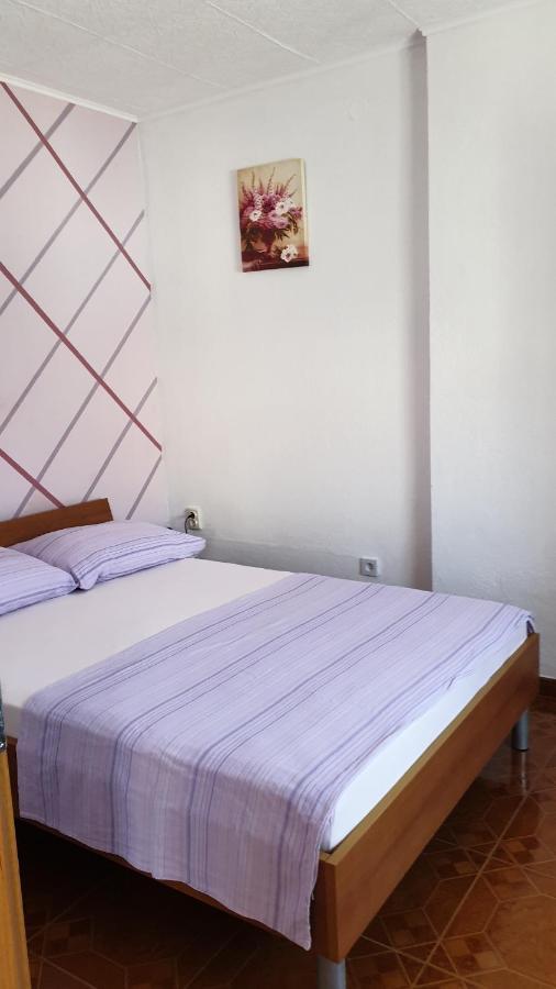 Apartmens Spiko 2 Hotel ฮวาร์ ภายนอก รูปภาพ