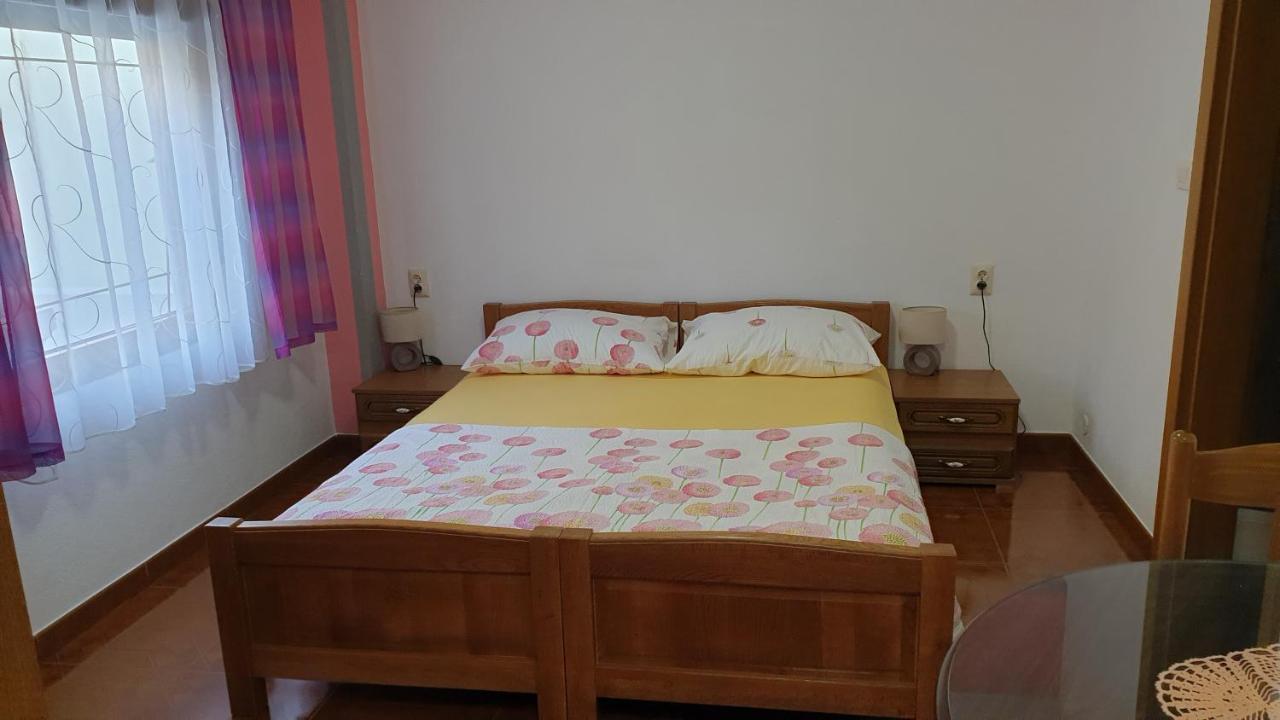 Apartmens Spiko 2 Hotel ฮวาร์ ภายนอก รูปภาพ