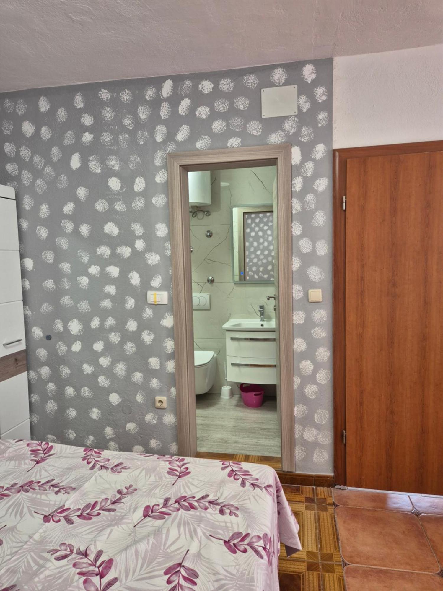 Apartmens Spiko 2 Hotel ฮวาร์ ภายนอก รูปภาพ