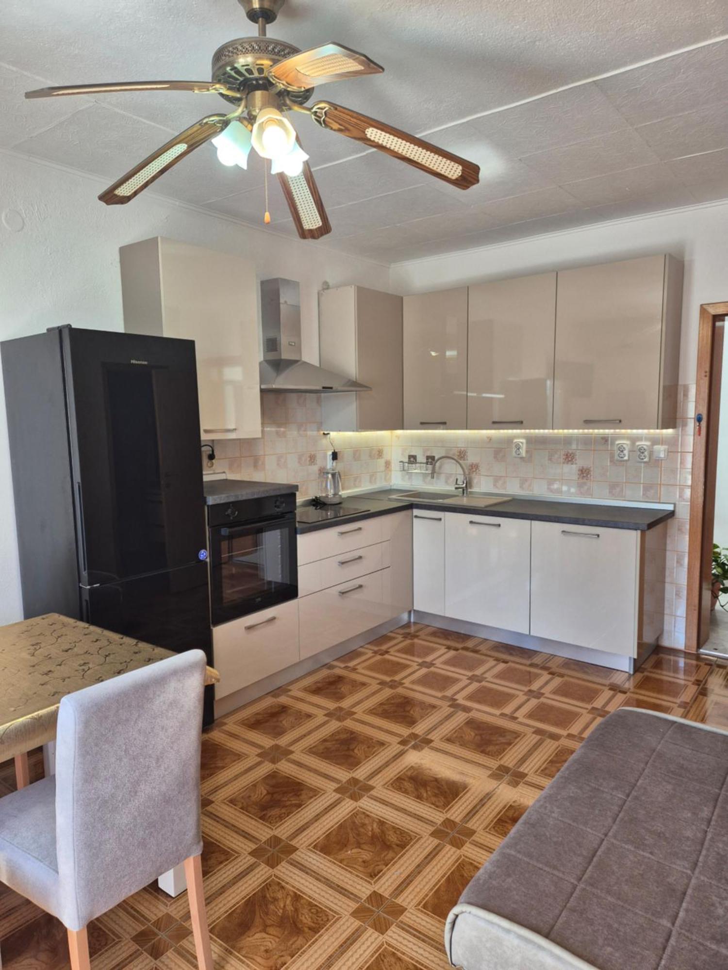 Apartmens Spiko 2 Hotel ฮวาร์ ภายนอก รูปภาพ