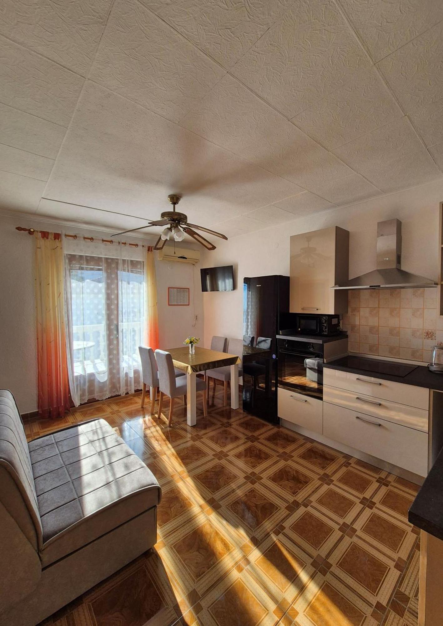 Apartmens Spiko 2 Hotel ฮวาร์ ภายนอก รูปภาพ