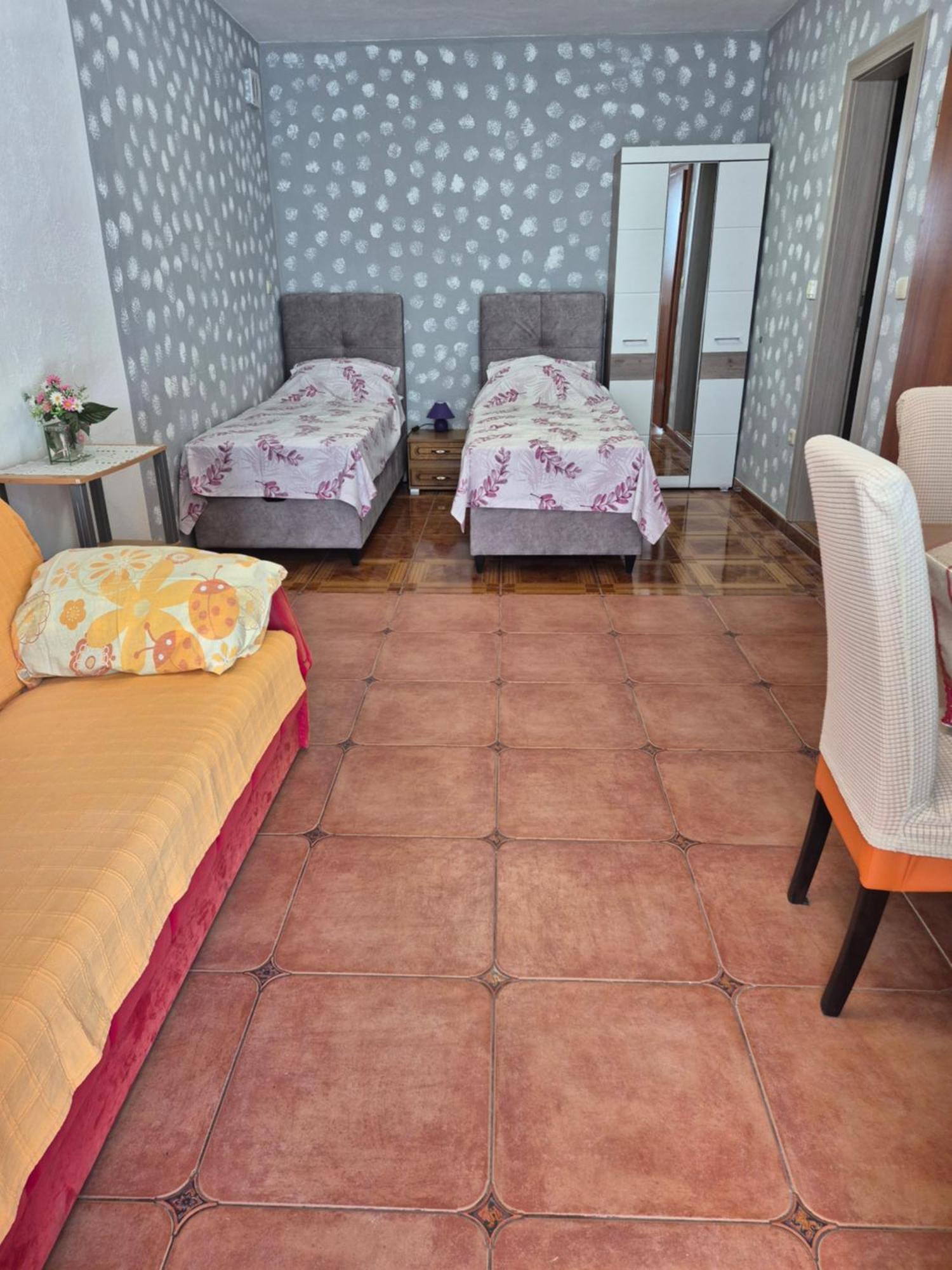 Apartmens Spiko 2 Hotel ฮวาร์ ภายนอก รูปภาพ