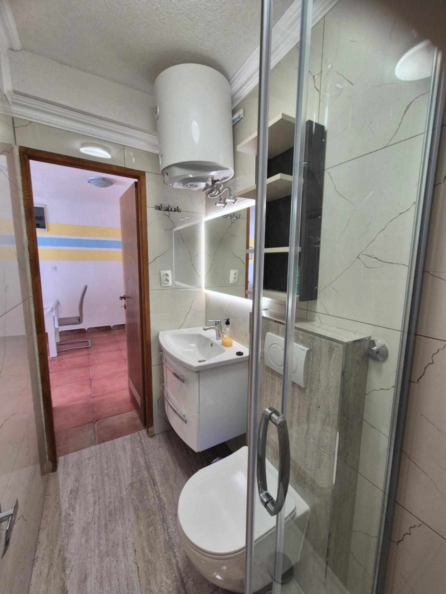 Apartmens Spiko 2 Hotel ฮวาร์ ภายนอก รูปภาพ