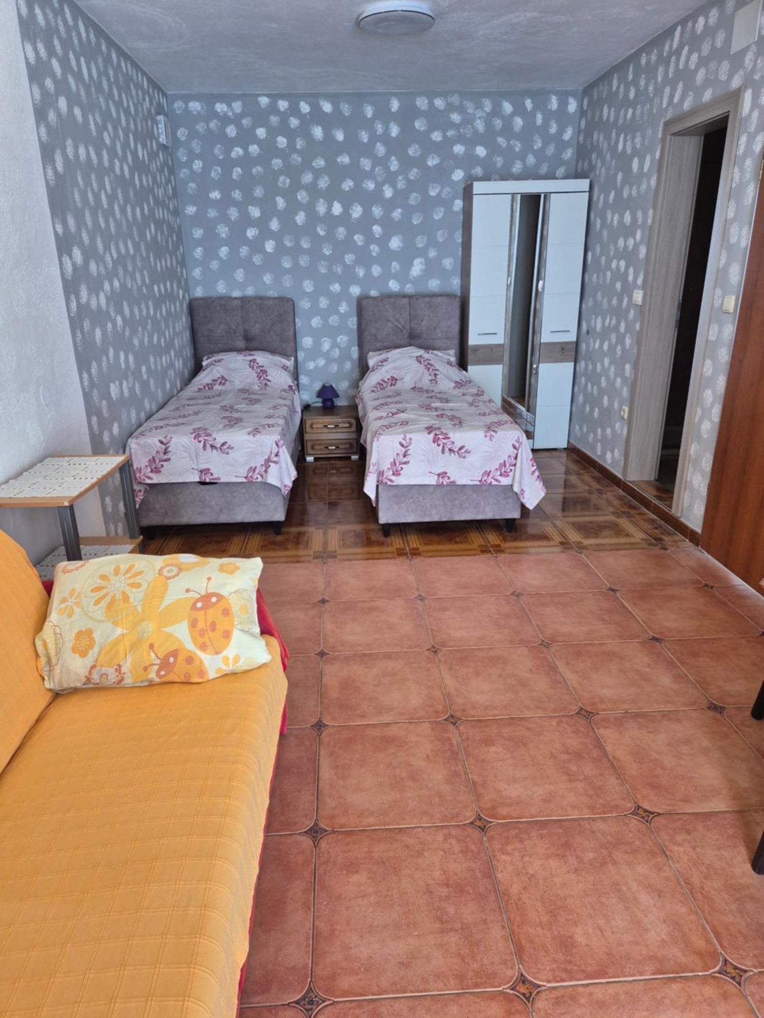 Apartmens Spiko 2 Hotel ฮวาร์ ภายนอก รูปภาพ