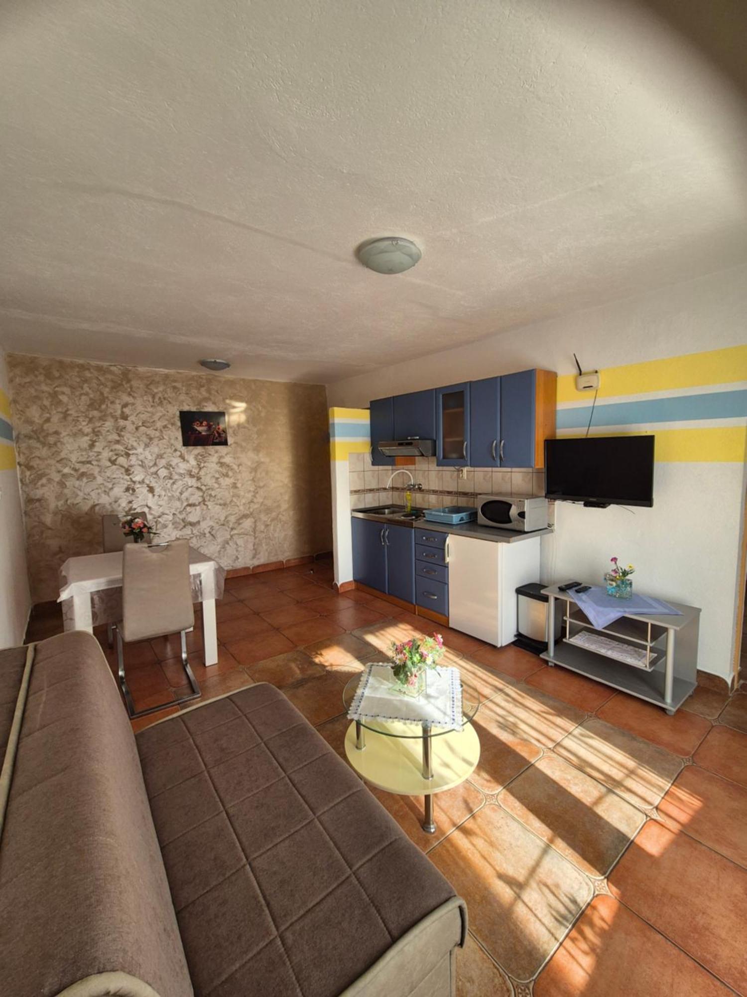 Apartmens Spiko 2 Hotel ฮวาร์ ภายนอก รูปภาพ