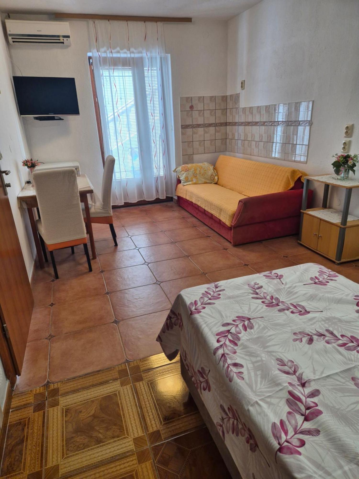 Apartmens Spiko 2 Hotel ฮวาร์ ภายนอก รูปภาพ
