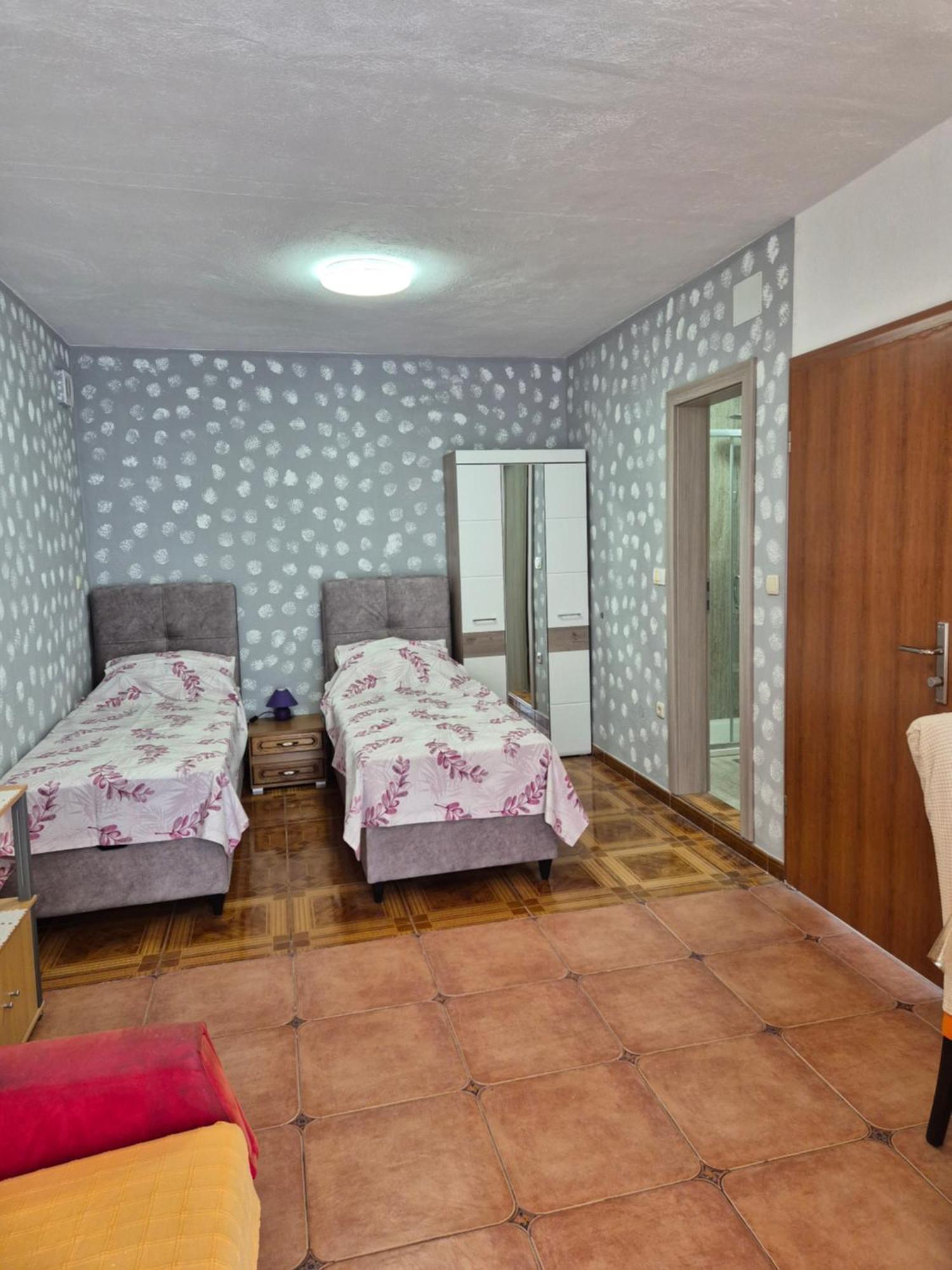 Apartmens Spiko 2 Hotel ฮวาร์ ภายนอก รูปภาพ