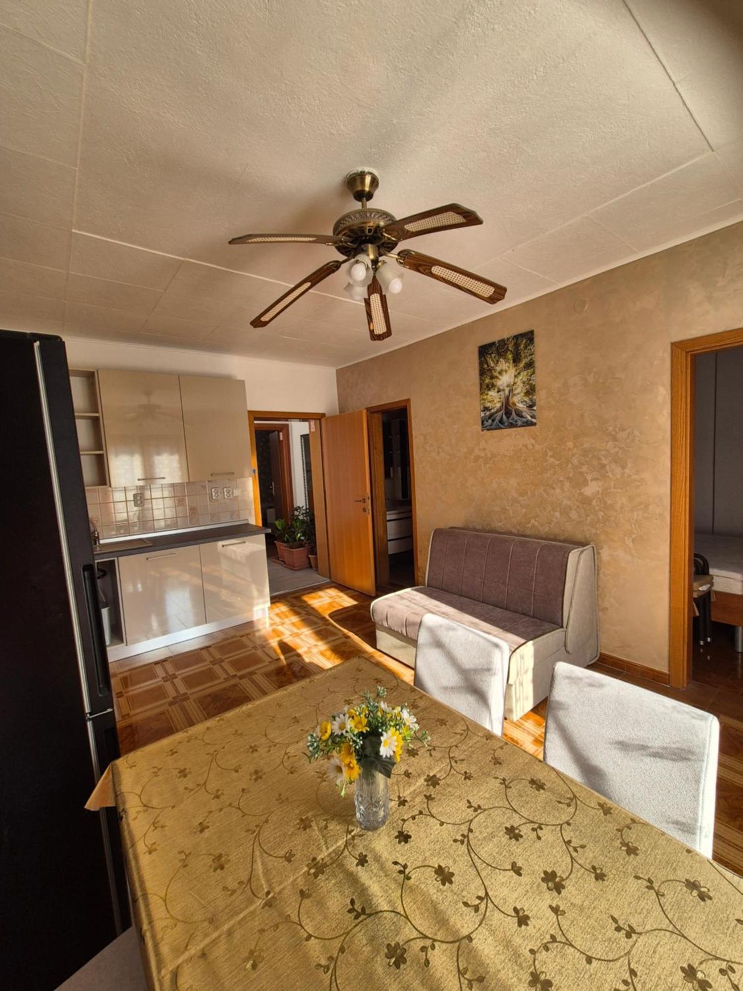 Apartmens Spiko 2 Hotel ฮวาร์ ภายนอก รูปภาพ