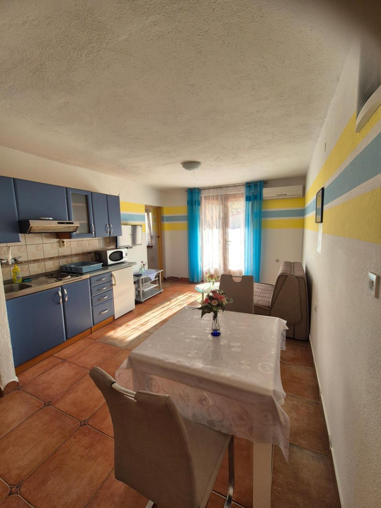 Apartmens Spiko 2 Hotel ฮวาร์ ภายนอก รูปภาพ