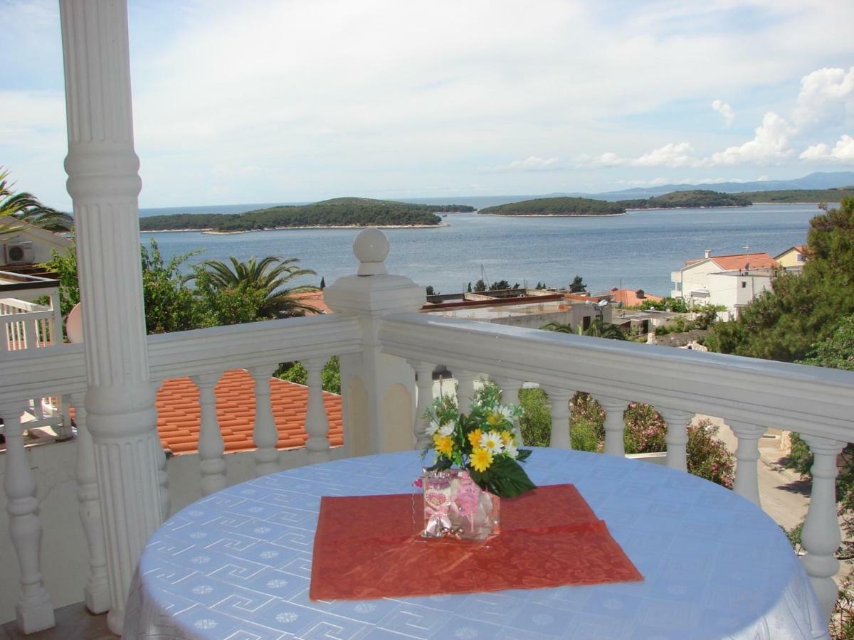 Apartmens Spiko 2 Hotel ฮวาร์ ภายนอก รูปภาพ
