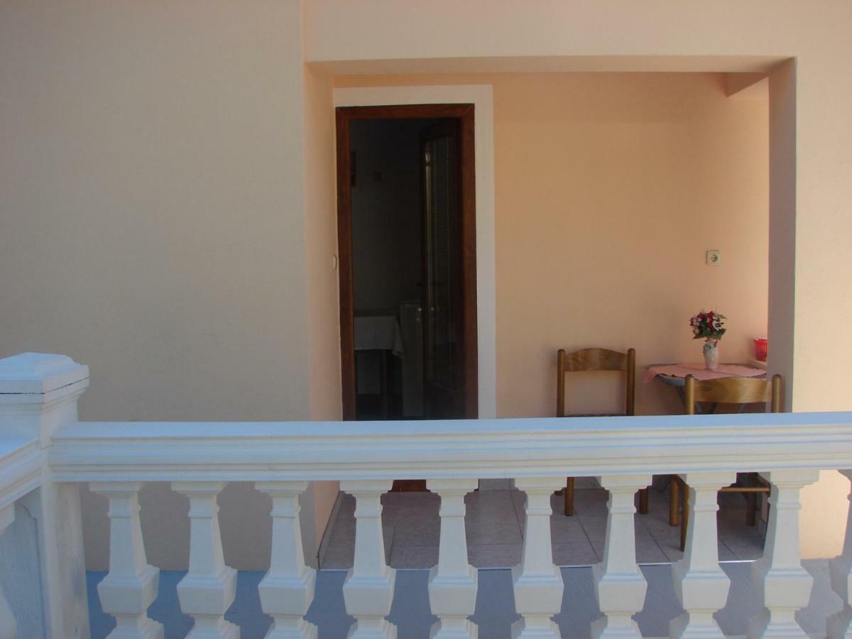 Apartmens Spiko 2 Hotel ฮวาร์ ภายนอก รูปภาพ