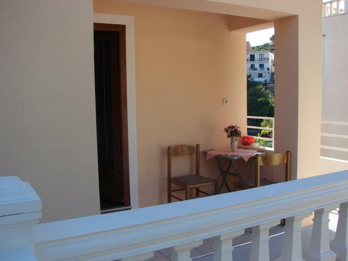 Apartmens Spiko 2 Hotel ฮวาร์ ภายนอก รูปภาพ